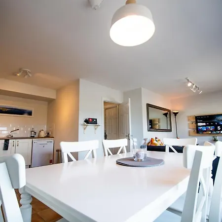 The Boutique By The Sea - Luxury 2 Bedroom With Sea Views *