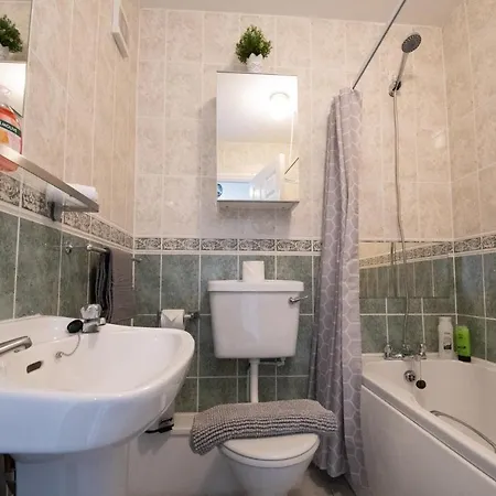 The Boutique By The Sea - Luxury 2 Bedroom With Sea Views Бандоран