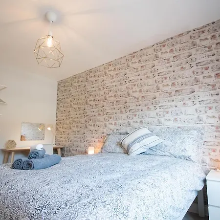 The Boutique By The Sea - Luxury 2 Bedroom With Sea Views *