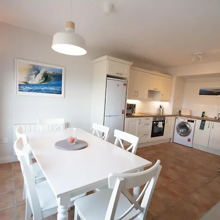 The Boutique By The Sea - Luxury 2 Bedroom With Sea Views Апартаменты *